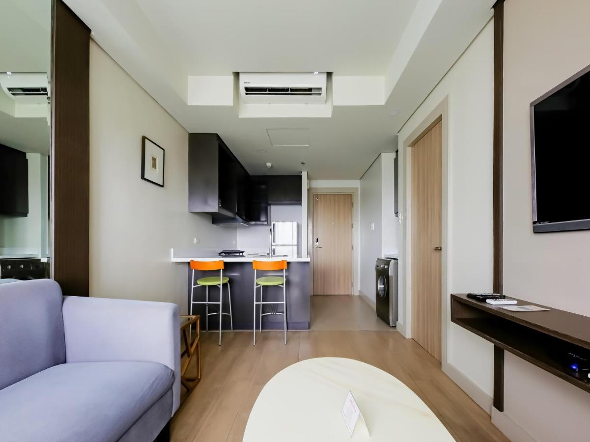 Capital O 804 The Residences At Bonifacio Civic Center Manila Exterior foto