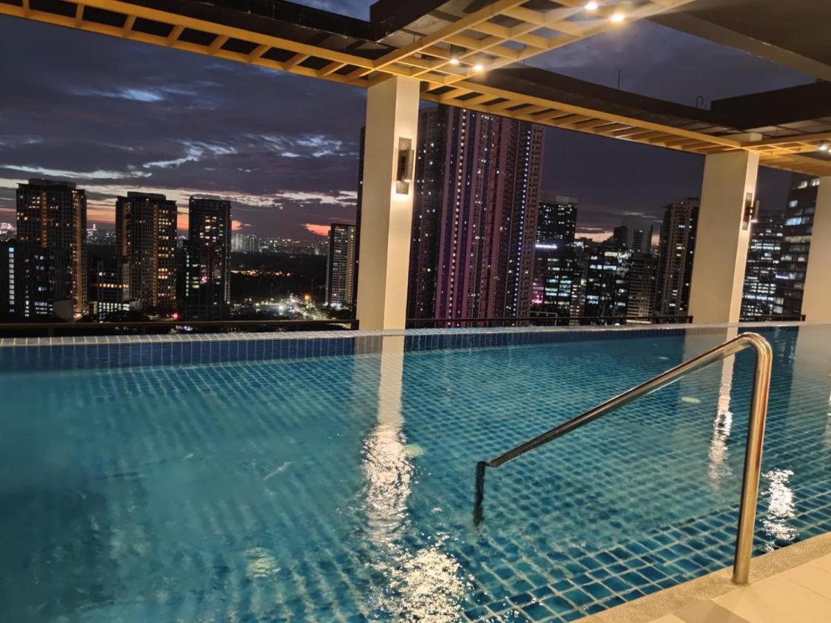Capital O 804 The Residences At Bonifacio Civic Center Manila Exterior foto